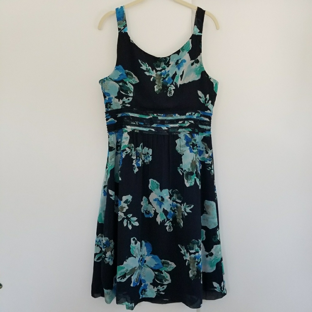 ANN TAYLOR FLORAL DRESS - Picture 7 of 8